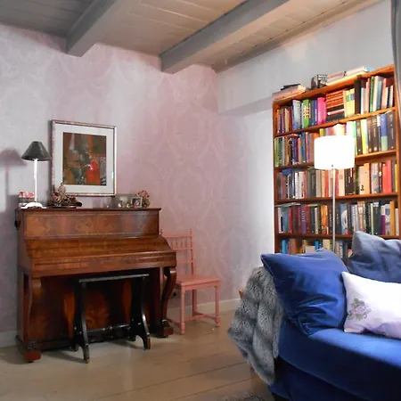 Vliet 39 Bed & Breakfast Leiden